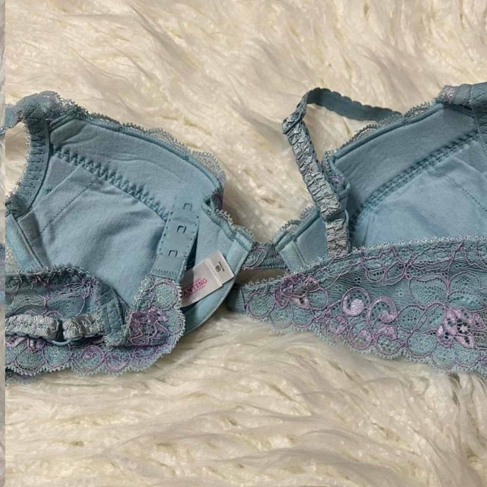 34B Bra - Picture 3 of 4